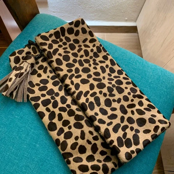 The loveCortnie foldover leopard clutch - Picture 6 of 7